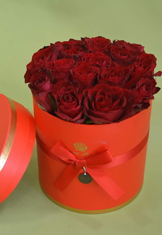 Σύνθεση με 15 Κόκκινα Τριαντάφυλλα σε Κουτί Πολυτελείας